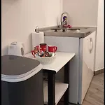 Apartment D&t *